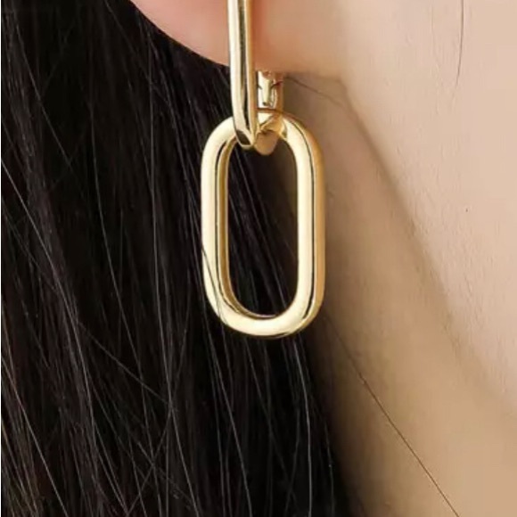 NWT. Trending geometric petite dangle drop earrings. - Picture 3 of 4